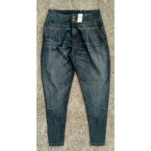 LF Era of Chaos pleated tapered mom jeans. 28